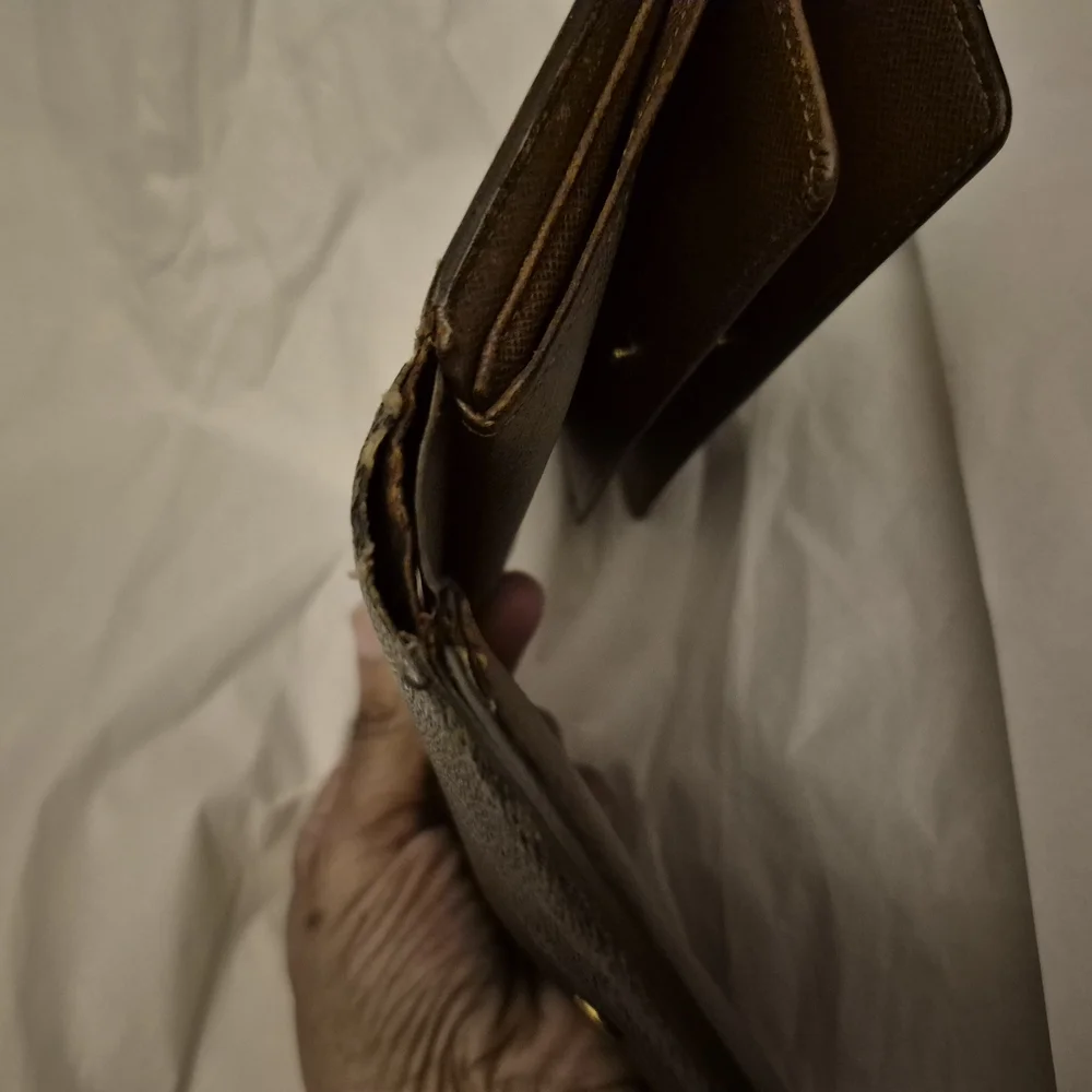 Louis Vuitton Monogram Wallet - Picture 10 of 15